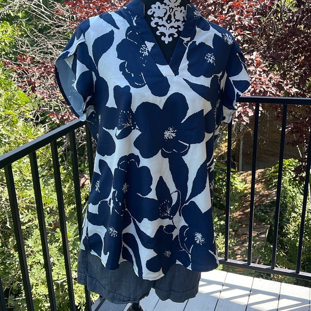 Bold Blue and white floral print summer blouse size large